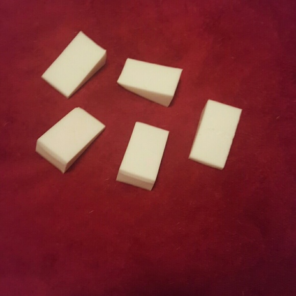 5 makeup sponges - Picture 1 of 3