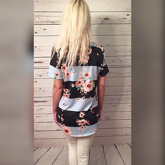 French Terry floral top! Beautiful LAST 2 - Picture 3 of 3