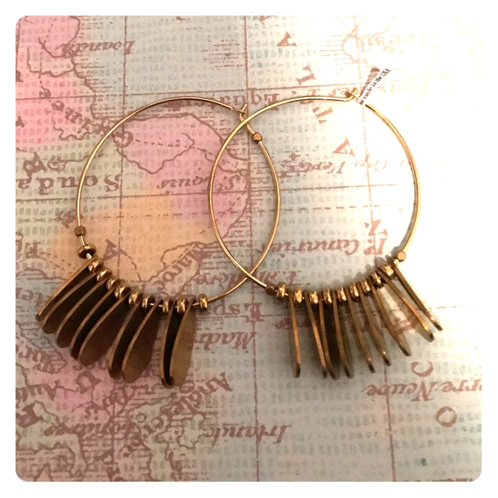 Metal fringe hoop
