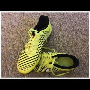 Soccer Cleats-fits size 8.5
