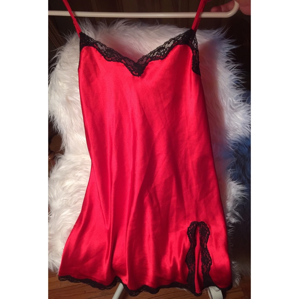 VS slip red with black lace