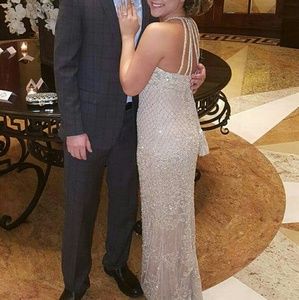 Sherri Hill Gown 4 hours wear time!