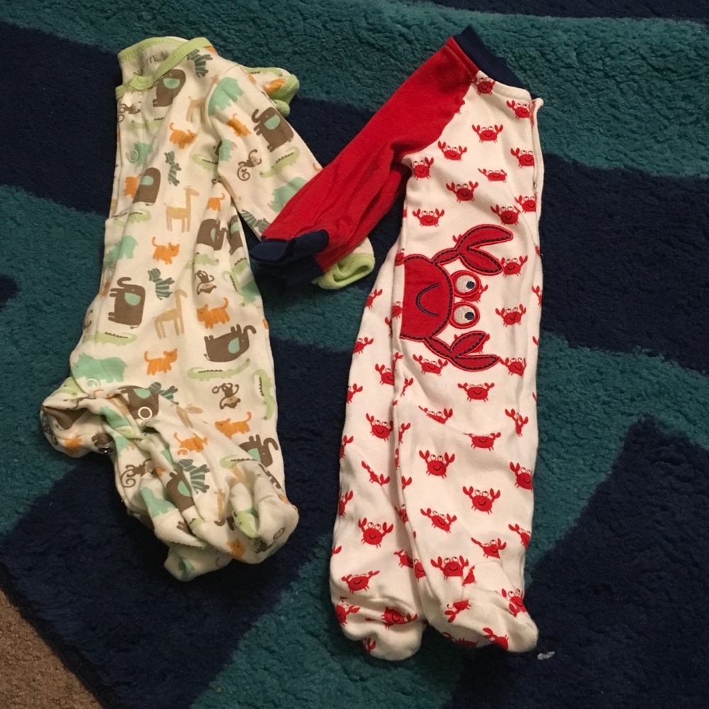 2 bodysuits