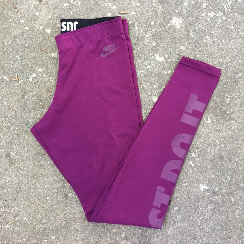 nike leg-a-see legging in mulberry
