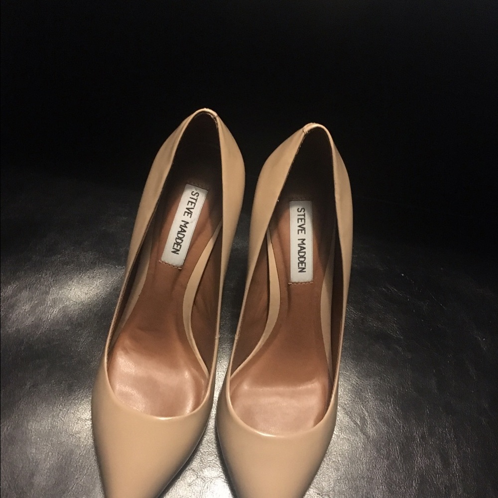 Steve Madden nude proto pumps