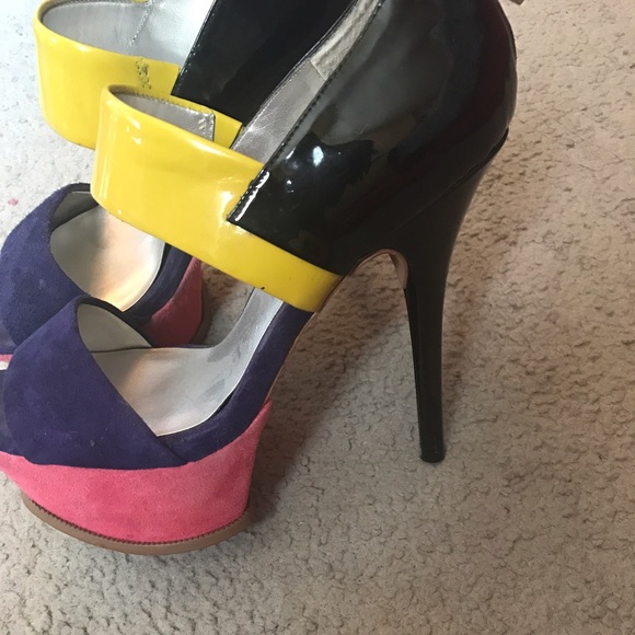 Jessica Simpson heels - Picture 1 of 3