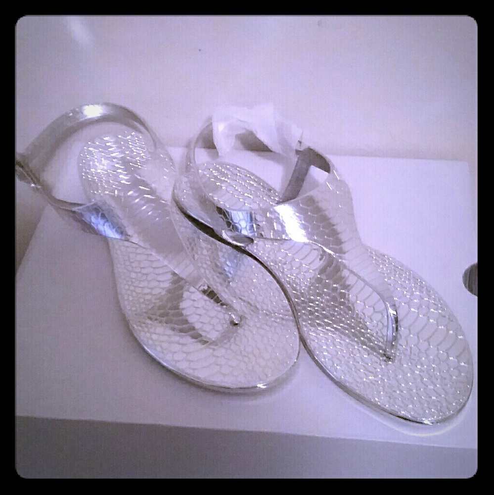 EVERYTHING ON SALE ❣️❣️ Brand new Silver sandals