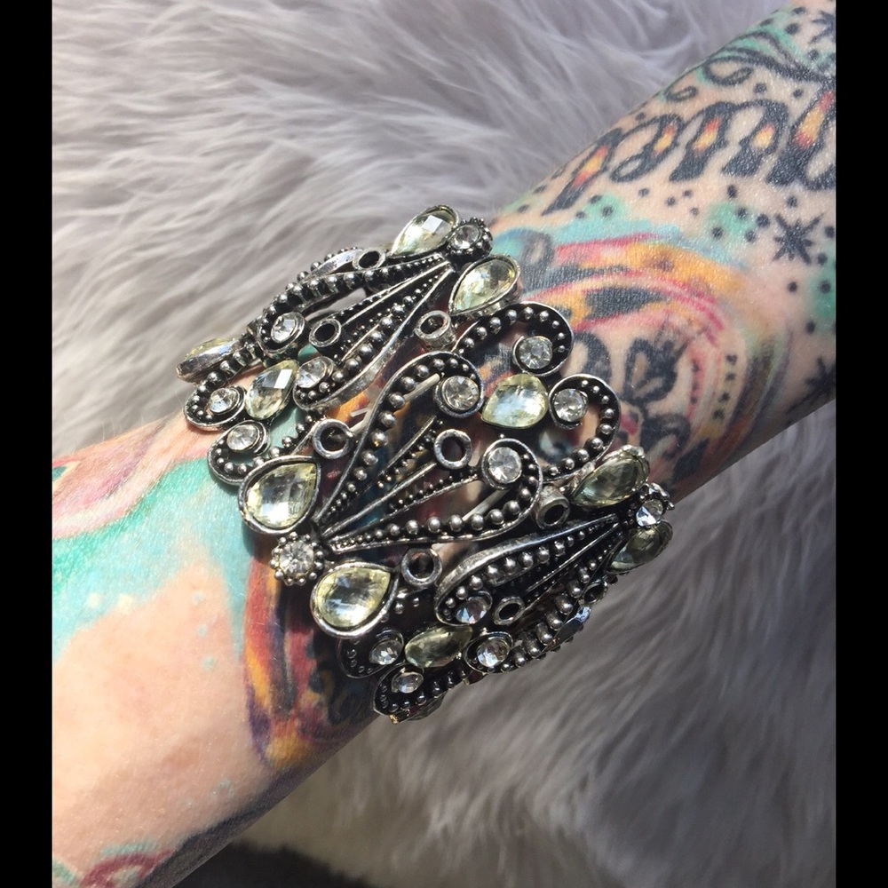 Gorgeous pewter filigree rhinestone bracelet!