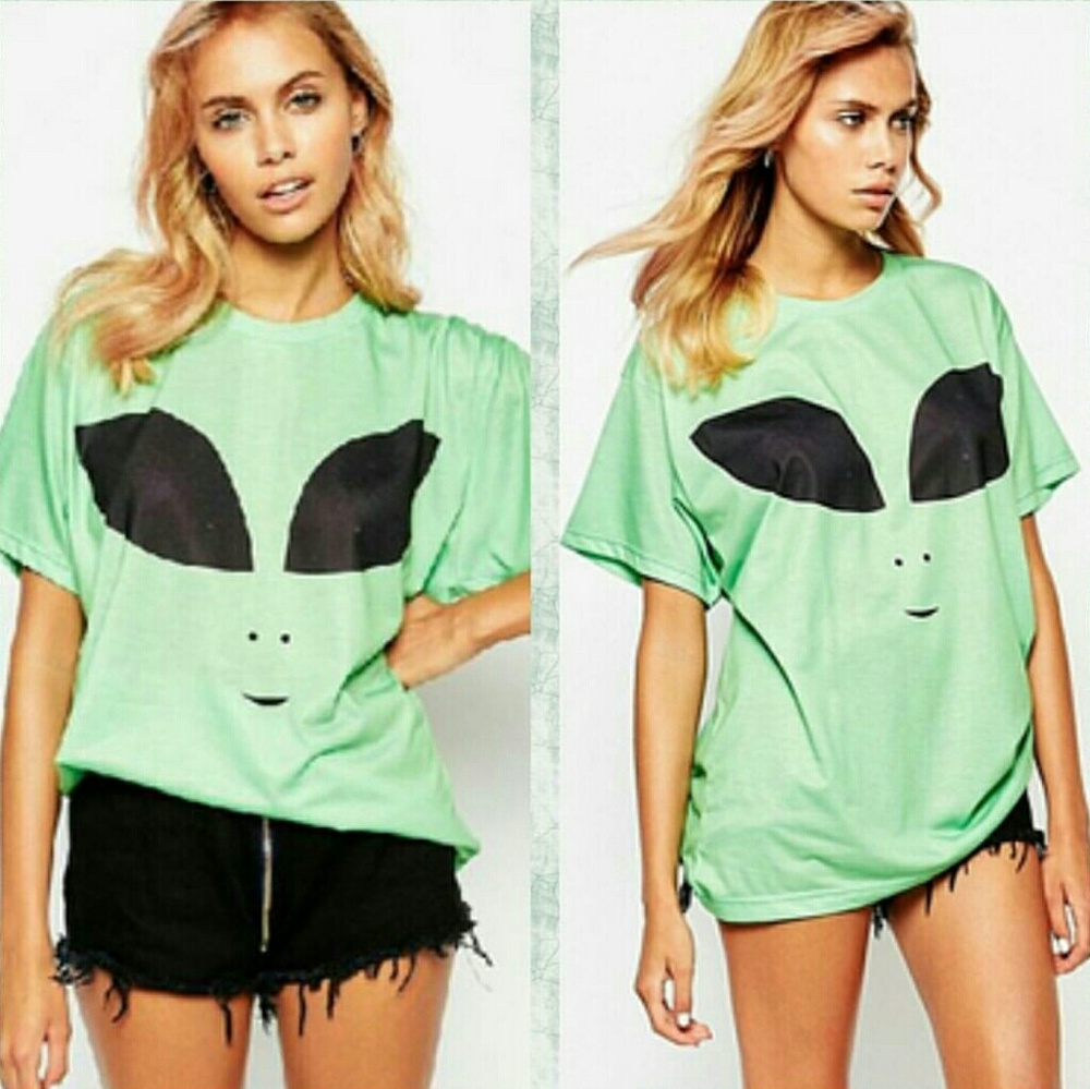 🎉NWOT! Alien Tee👽