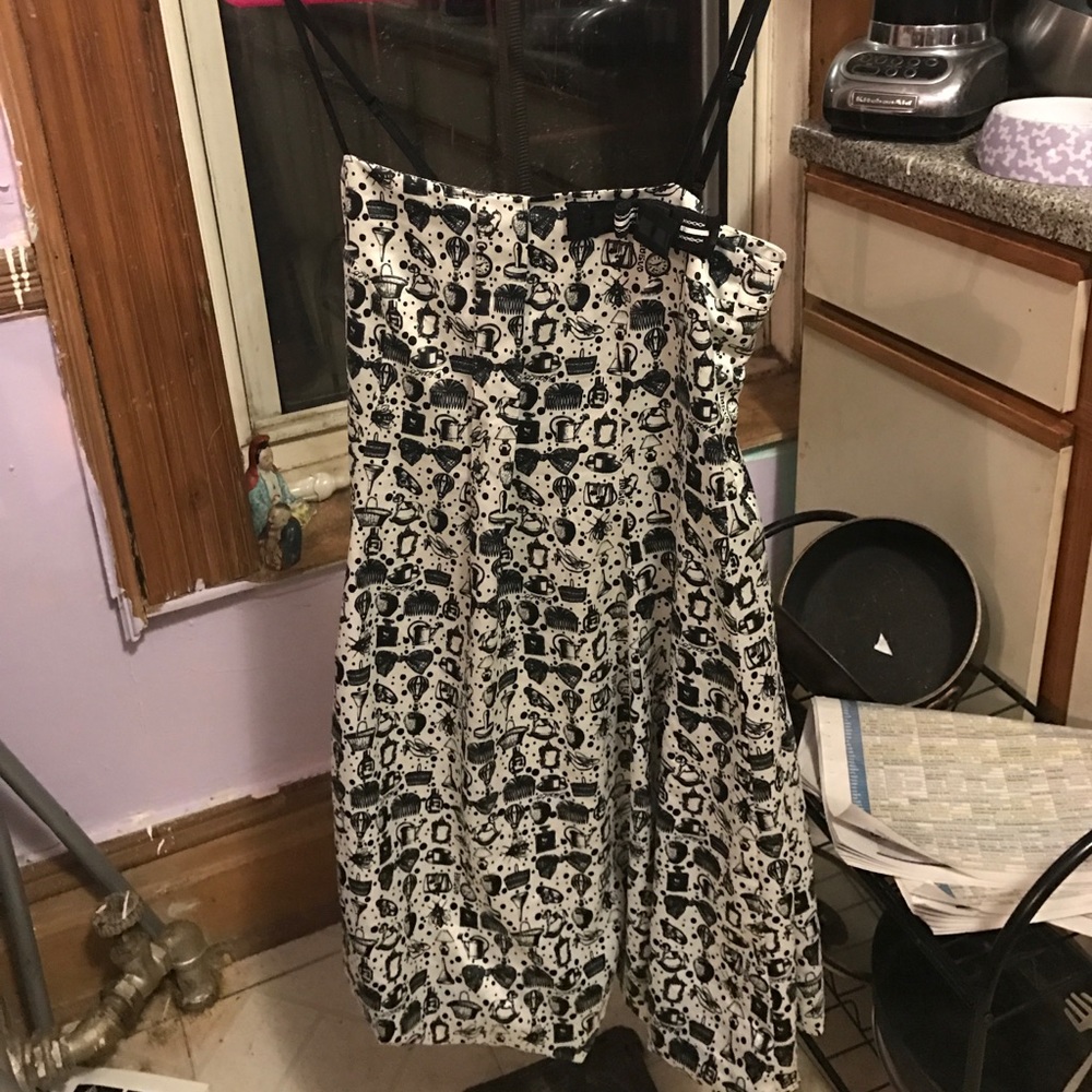 B/w cute pattern puffy button thin strap dress