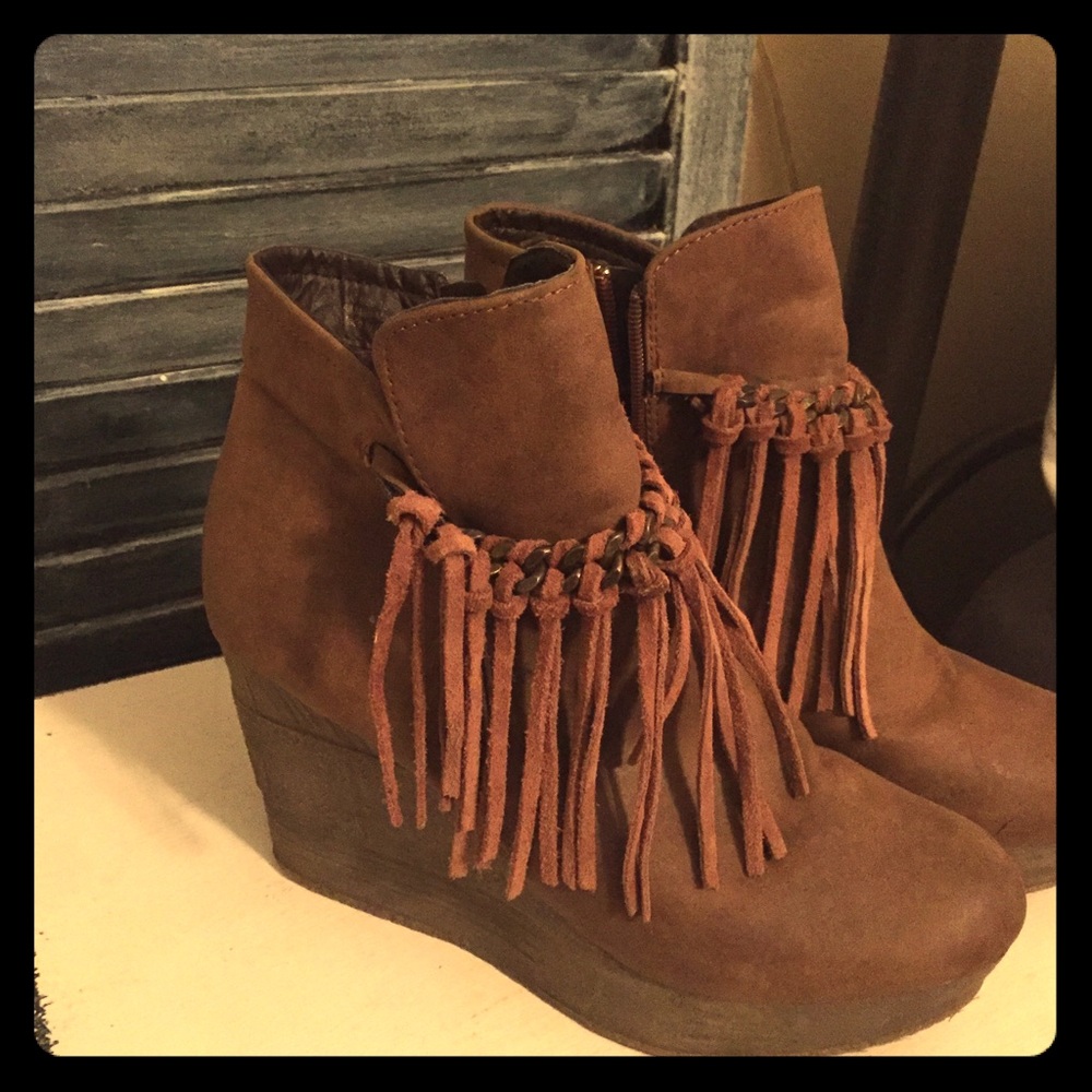 Sbicca fringe booties