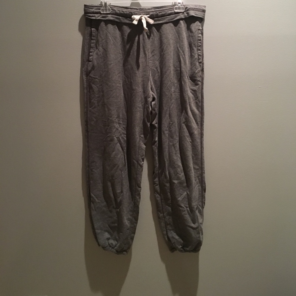 grey sweatpants