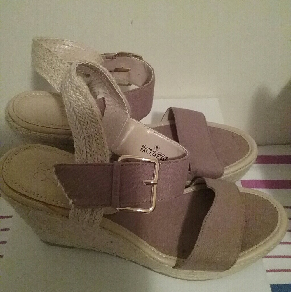 EVERYTHING ON SALE ❣️❣️ Khaki Wedges - Picture 2 of 4