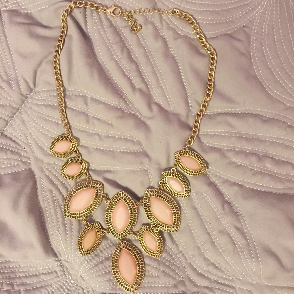 Accent necklace