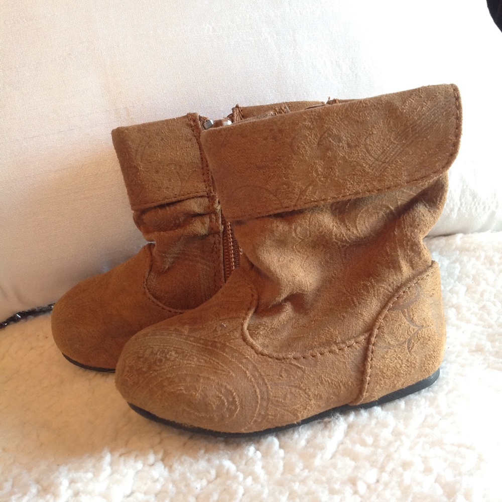 Suede patterned boots