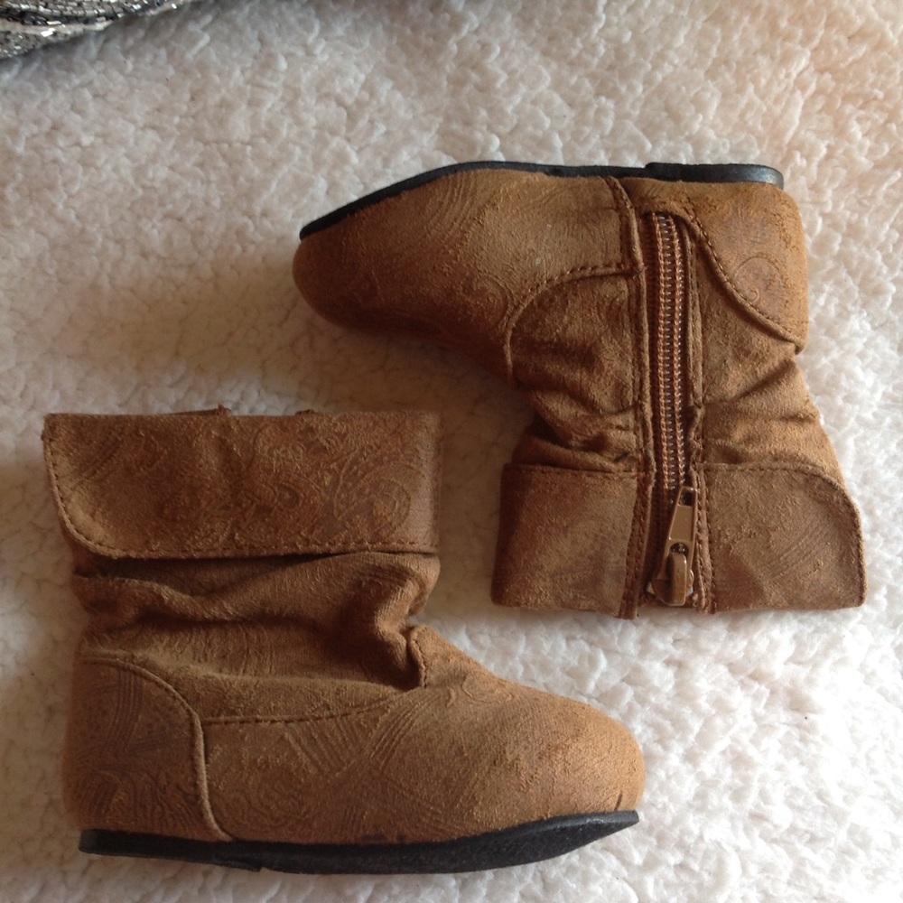 Suede patterned boots - Picture 2 of 4