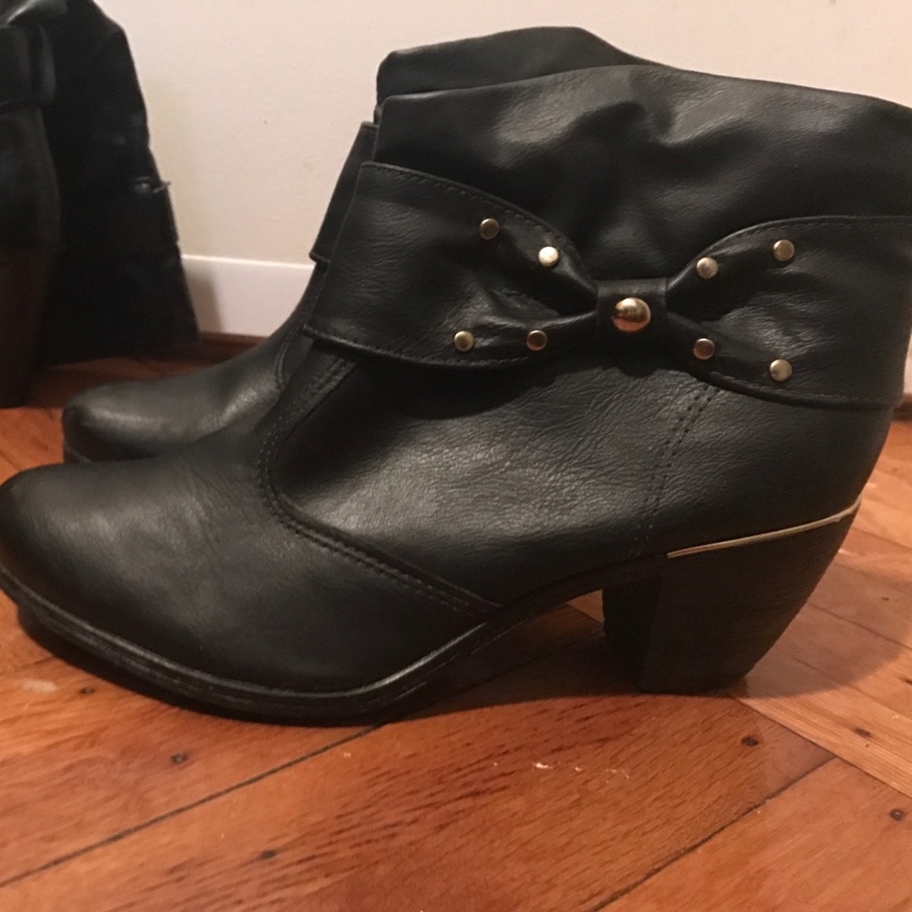 Black heeled studded bow booties!