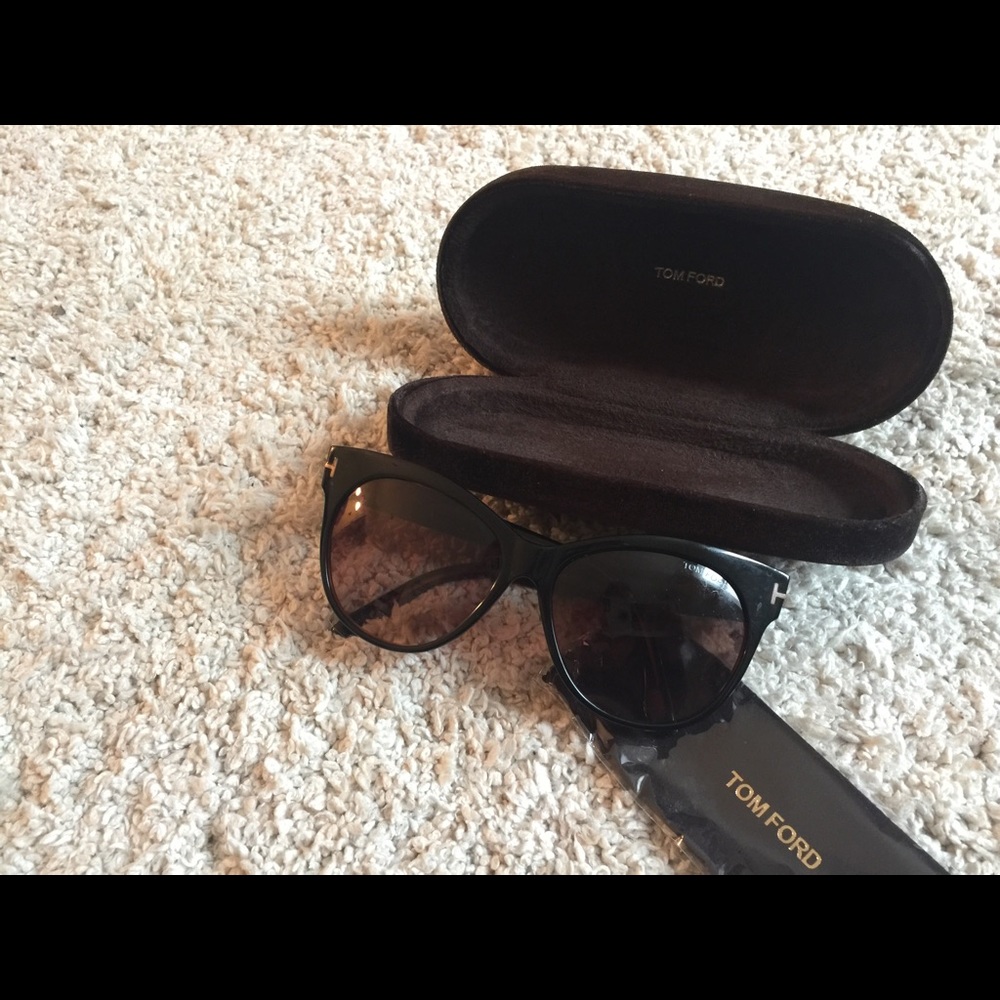 WORN ONCE: Tom Ford Saskia TF330 03B Sunglasses