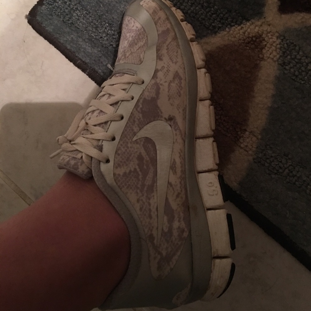 Nike tennis shoes