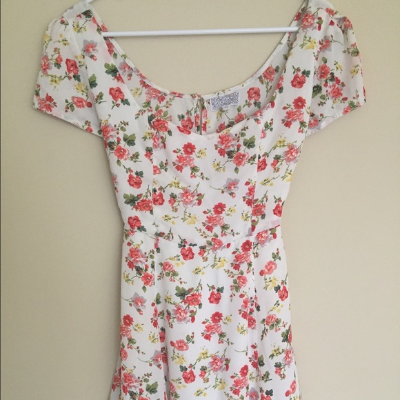 White floral open back mini dress - Picture 1 of 5