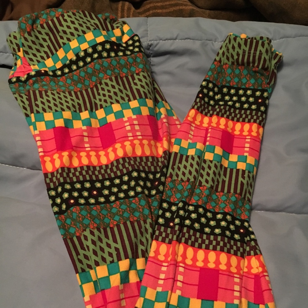 Work for 4 hrs multicolored LuLaRoe TC leggings