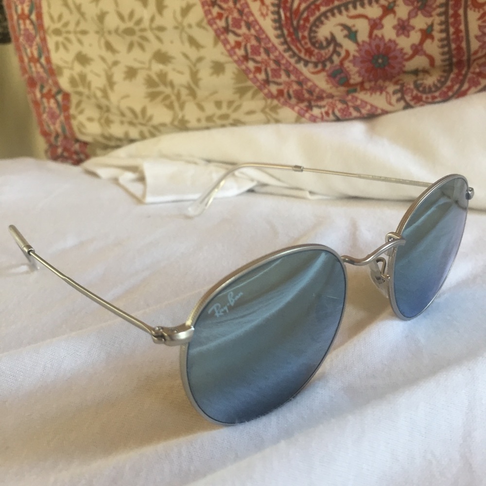 NWOT reflective round rb
