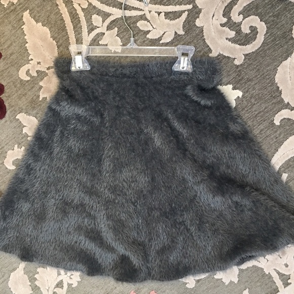 Fuzzy grey skirt - Picture 1 of 3