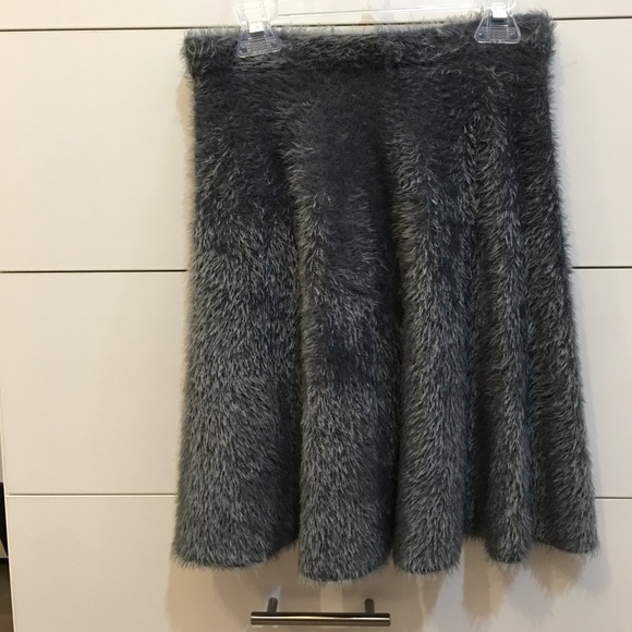Fuzzy grey skirt - Picture 2 of 3