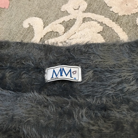 Fuzzy grey skirt - Picture 3 of 3