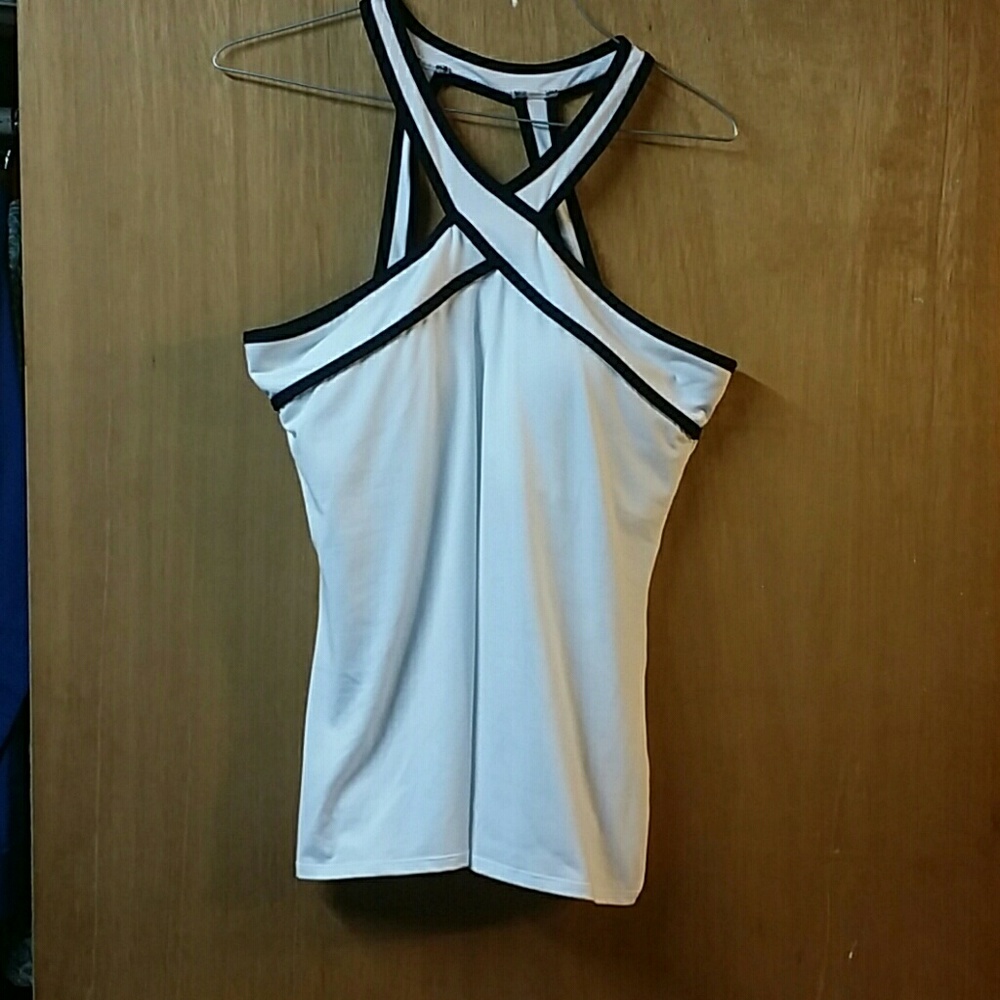 Fabletics back & white top with built in bra