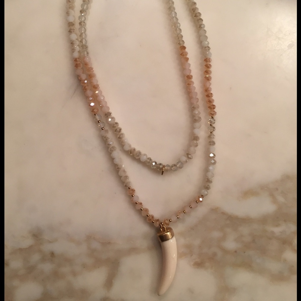 Stretch crystal necklace with cream horn