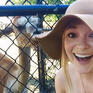 Meet your Posher, Leslie