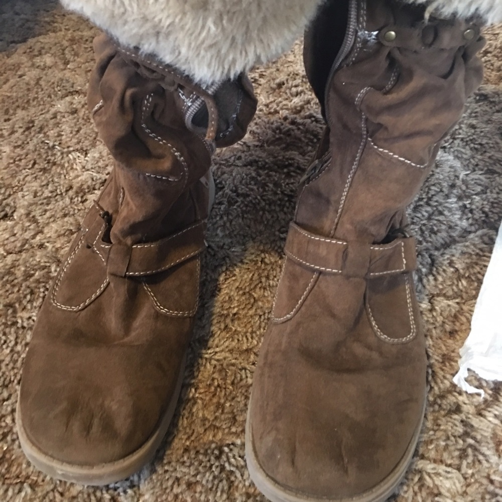 Snow boots
