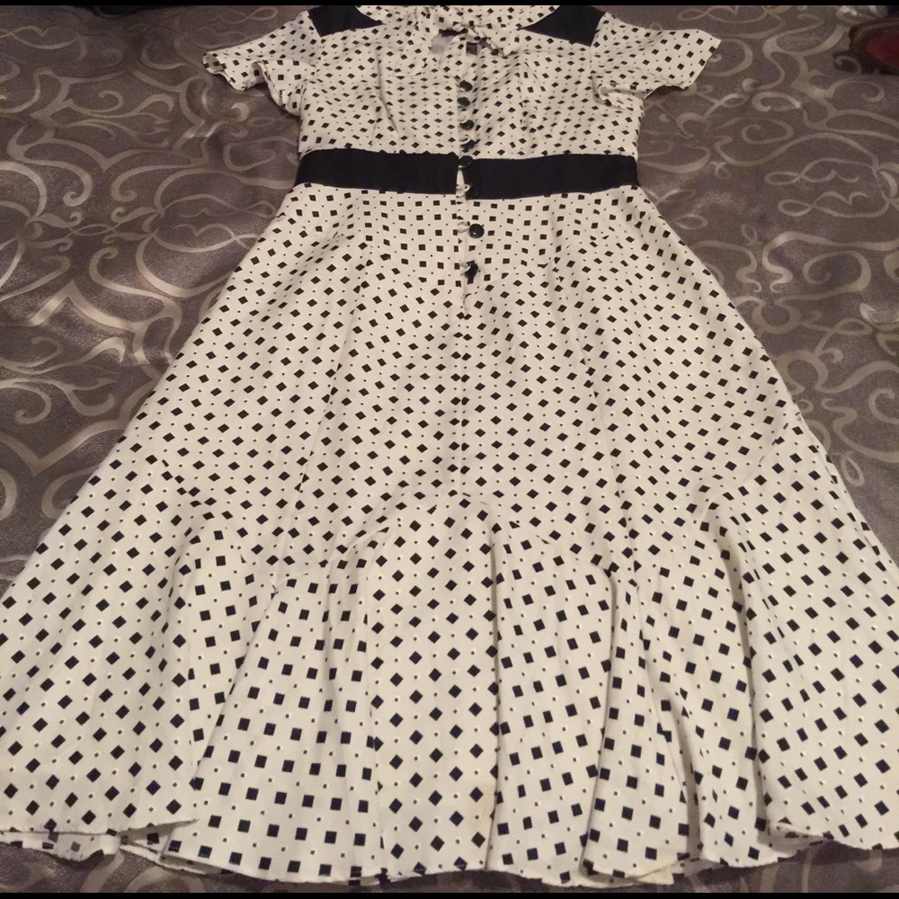 Black and white dress ⚪️⚫️