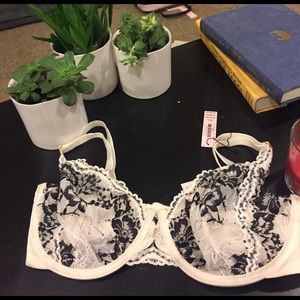 32DD Victoria's Secret bra!!