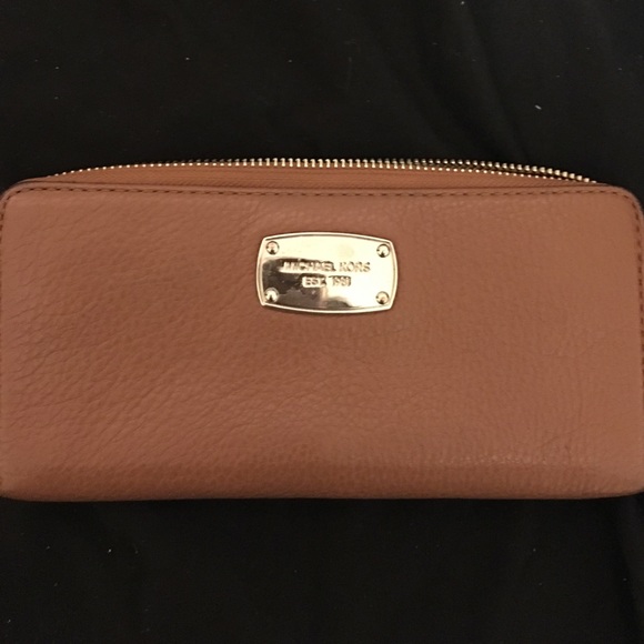 Michael Kors Handbags - Michael Kors Wallet
