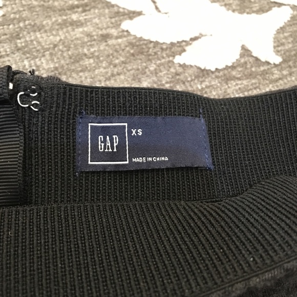 Knee length textured skirt - Picture 3 of 3