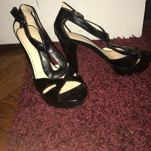 Marc fisher, patent black open sandal heels!
