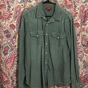 Snap button faintly polka dotted button up