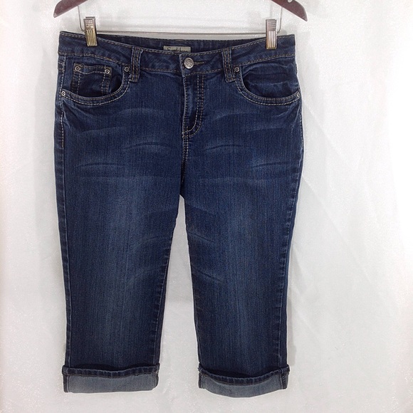 Earl Jeans Denim Capris - Picture 2 of 6