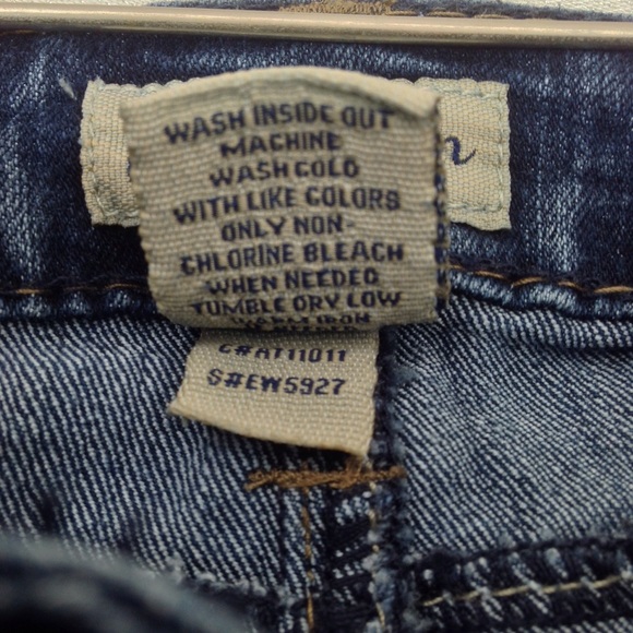 Earl Jeans Denim Capris - Picture 5 of 6