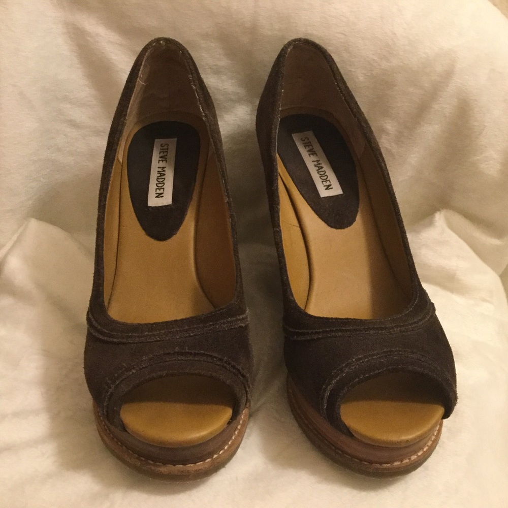 🌼Brown Suede Steve Madden Wedges🌼
