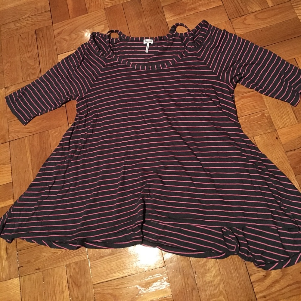Splendid cold shoulder top