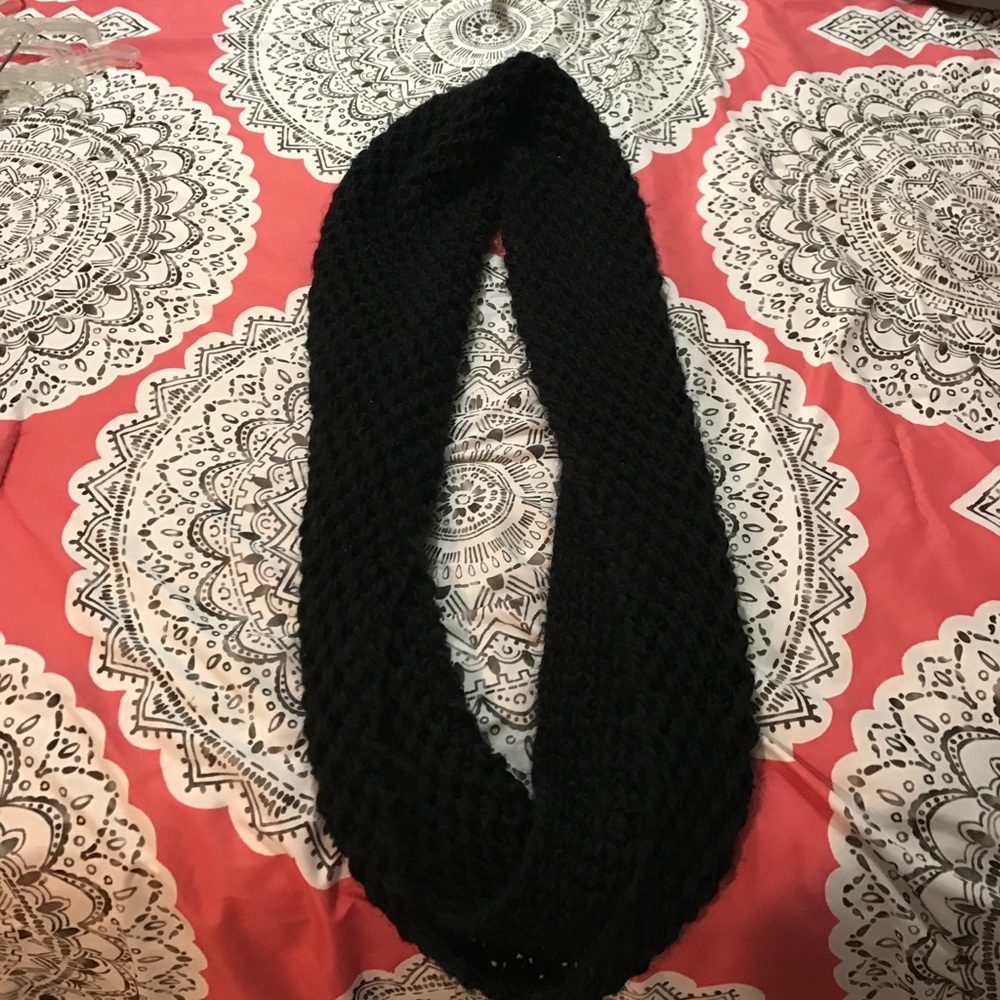 Knitted scarf