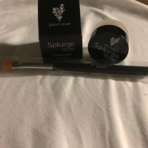 Younique Splurge cream eye shadow and brush