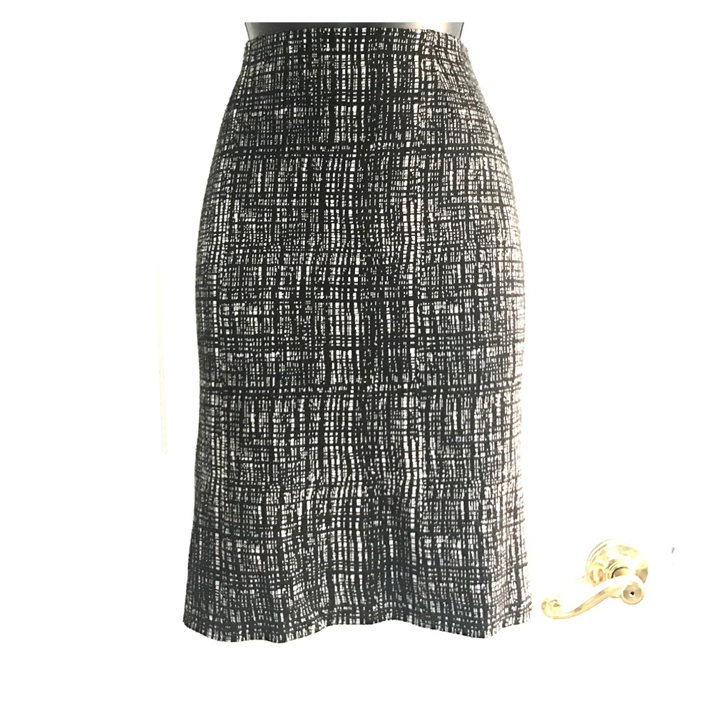 ColdwaterCreek fully-lined black/white Print Skirt