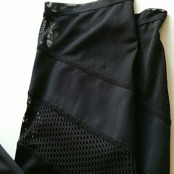 Sold Z by Zella capri leggins size XS - Picture 3 of 4