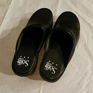 SOFFT. LEATHER CLOGS NWOT