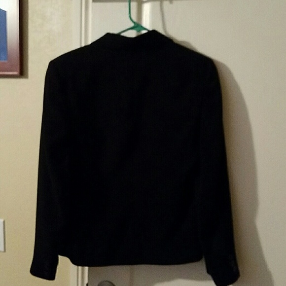 Blazer with lining. Great professional look! - Picture 3 of 3