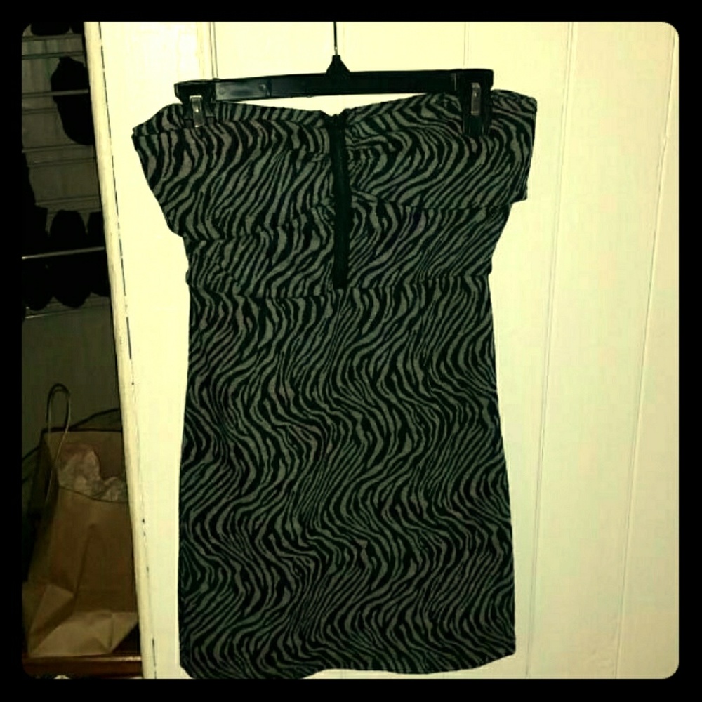 Black and grey patterned mini dress!